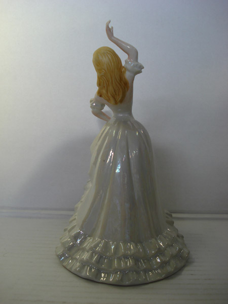 Porselein beeld Dame in jurk