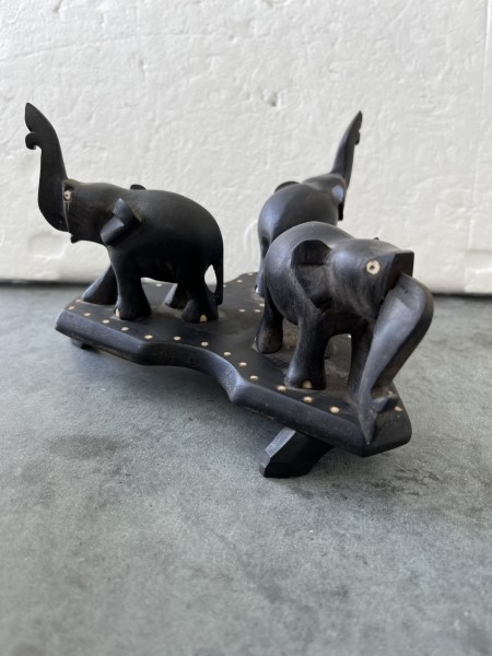 Plateau met drie olifantjes