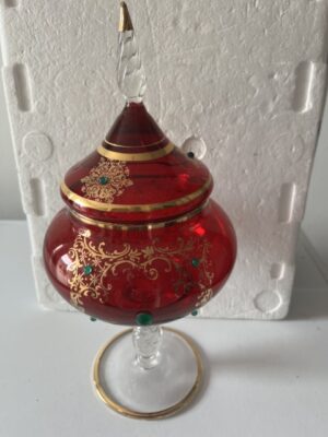Vaas rood met groene parels