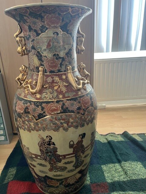 Chinese Japanse vaas Groot Decor. 3 mooi geklede dames